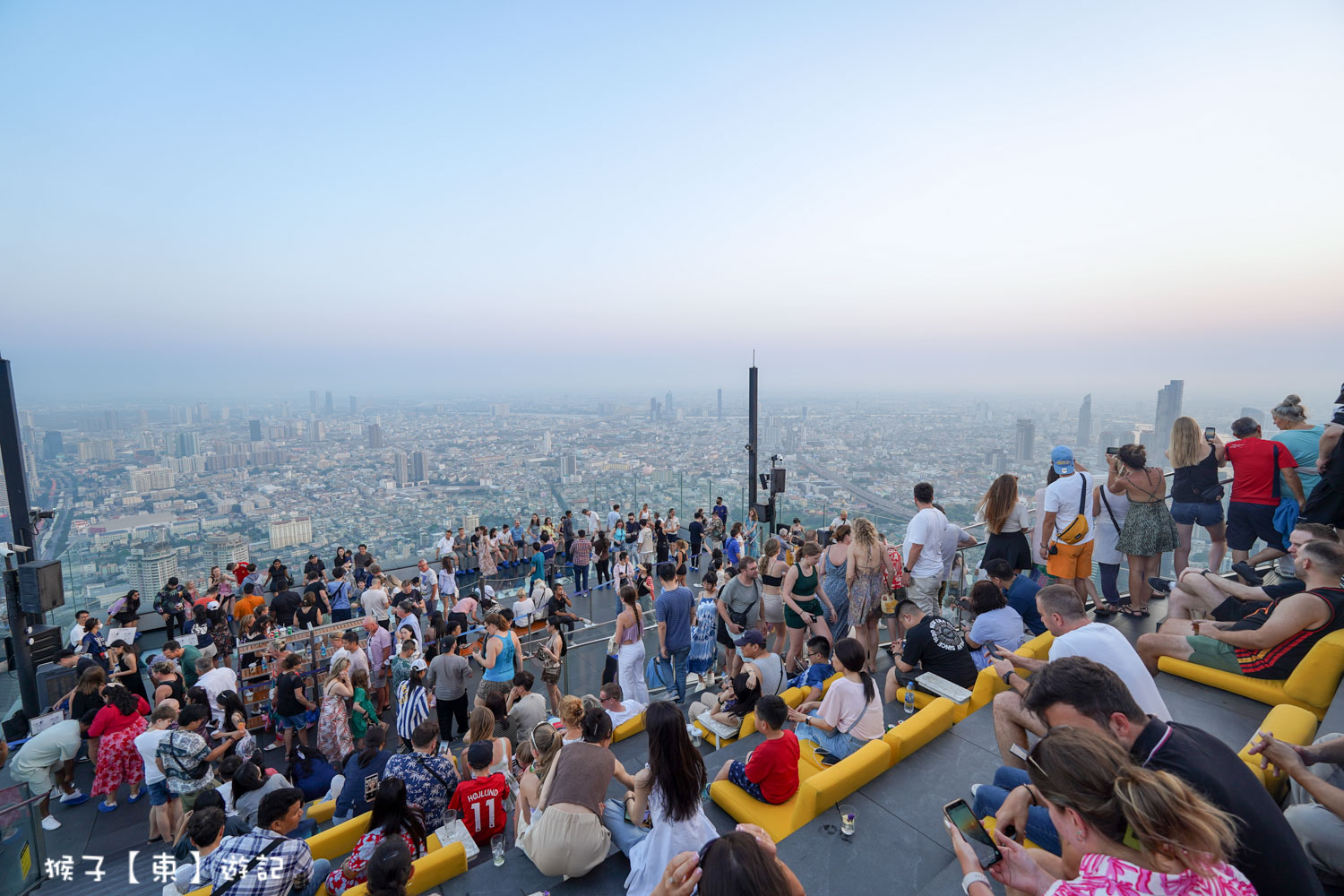 延伸閱讀：[泰國] 王權瑪哈納功大廈 Mahanakhon Skywalk 曼谷必訪景點 78樓空中天台 來挑戰310米高Glass Tray